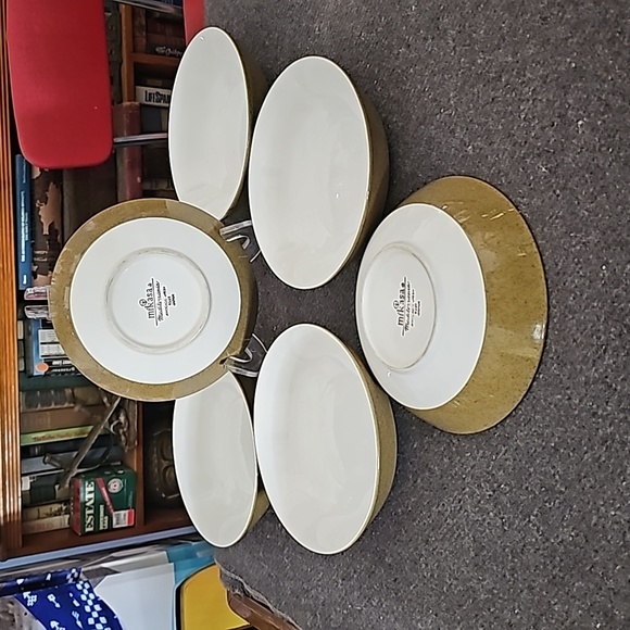 6- Mikasa Bowls - Picture 1 of 4